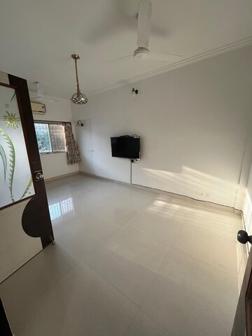 Team Area in 1 BHK Apartment at Versova Heights, Versova – for Rent