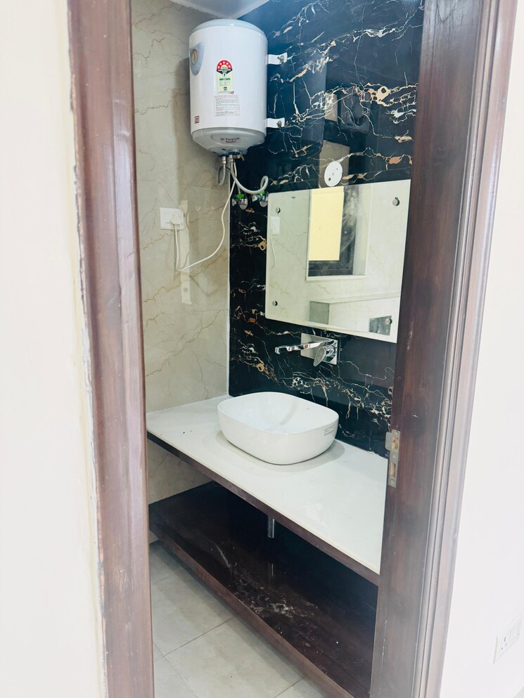 Team Area, sector 40 3 Bedroom 2350 Sq.Ft. Builder Floor In Sector 40 Gurgaon 9036624