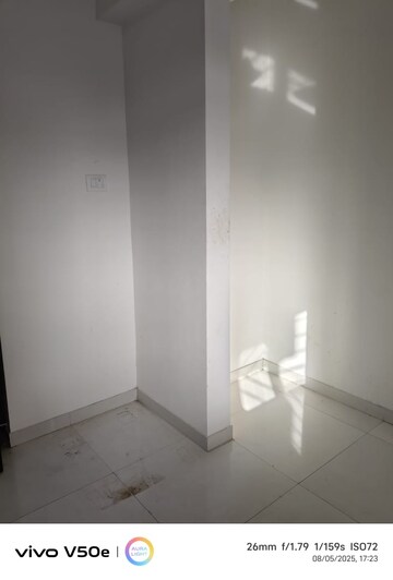 Room in 2 BHK Apartment at Lodha Amara, Kolshet Road – for Rent