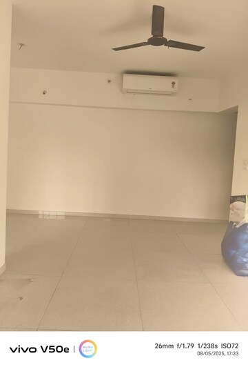 Furnished Amenities in 2 BHK Apartment at Lodha Amara, Kolshet Road – for Rent