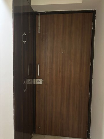 Furnished Amenities in 2 BHK Apartment at Lodha Amara, Kolshet Road – for Rent