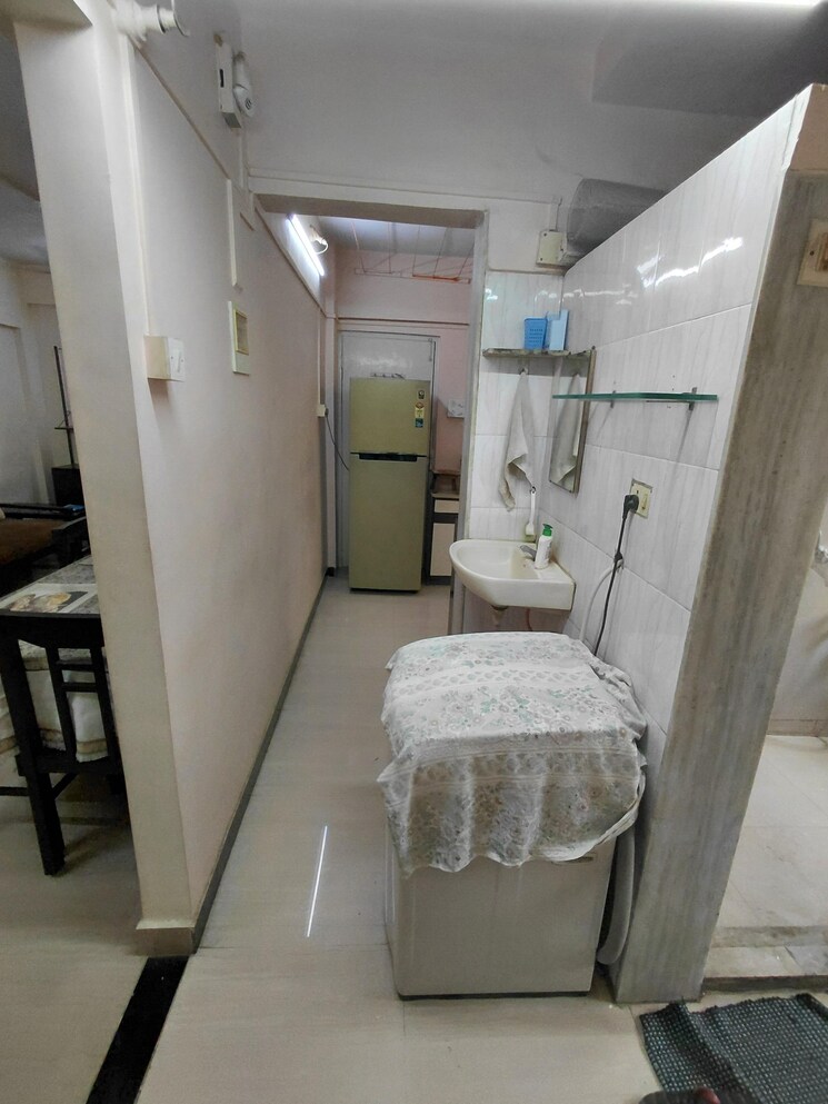 Bathroom, four bunglows 1 Bedroom 570 Sq.Ft. Apartment In Four Bunglows Mumbai 9036644