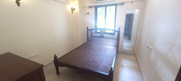 Room in 1 BHK Apartment at Seven Bungalow, Andheri West – for Rent