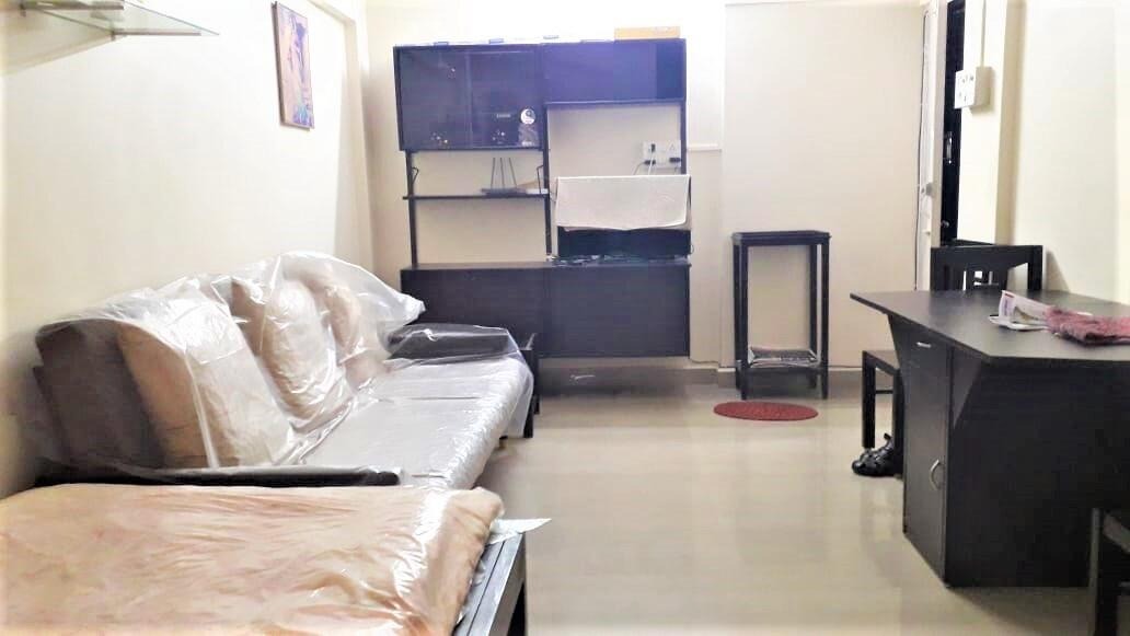 1 BHK + Servant Room Apartment For Rent in Four Bunglow