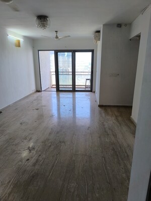 Room in 2.5 BHK Apartment at Imperial Heights Goregaon West, Goregaon West – for Sale