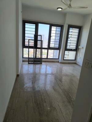 Room in 2.5 BHK Apartment at Imperial Heights Goregaon West, Goregaon West – for Sale