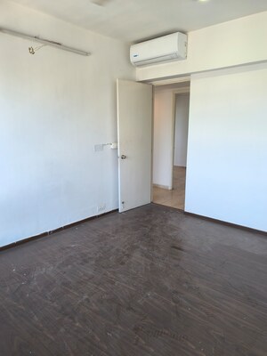 Room in 2.5 BHK Apartment at Imperial Heights Goregaon West, Goregaon West – for Sale