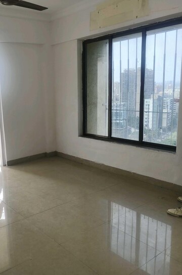 Room in 1 BHK Apartment at Seven Bungalow, Andheri West – for Rent