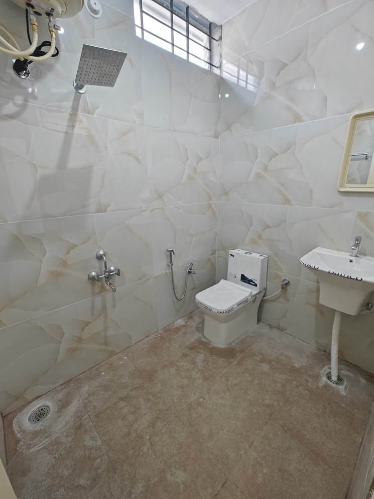 Bathroom, hsr layout sector 3 1 Bedroom 700 Sq.Ft. Builder Floor In Hsr Layout Sector 3 Bangalore 9036669
