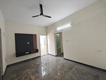 Room in 1 BHK Builder Floor at Hsr Layout Sector 3 – for Rent