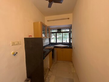 Parking in 1 BHK Apartment at Seven Bungalow, Andheri West – for Rent
