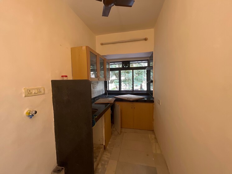  Parking, seven-bungalow 1 Bedroom 500 Sq.Ft. Apartment In Andheri West Mumbai 9036670