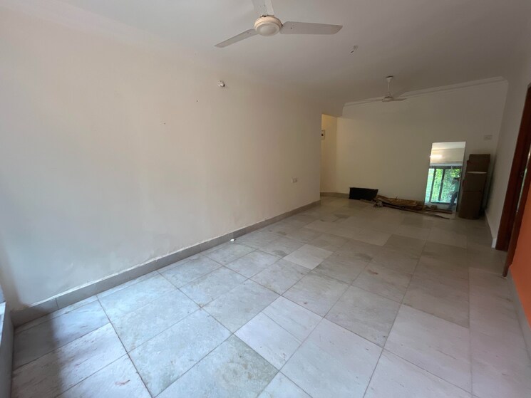 Room, seven-bungalow 1 Bedroom 500 Sq.Ft. Apartment In Andheri West Mumbai 9036670