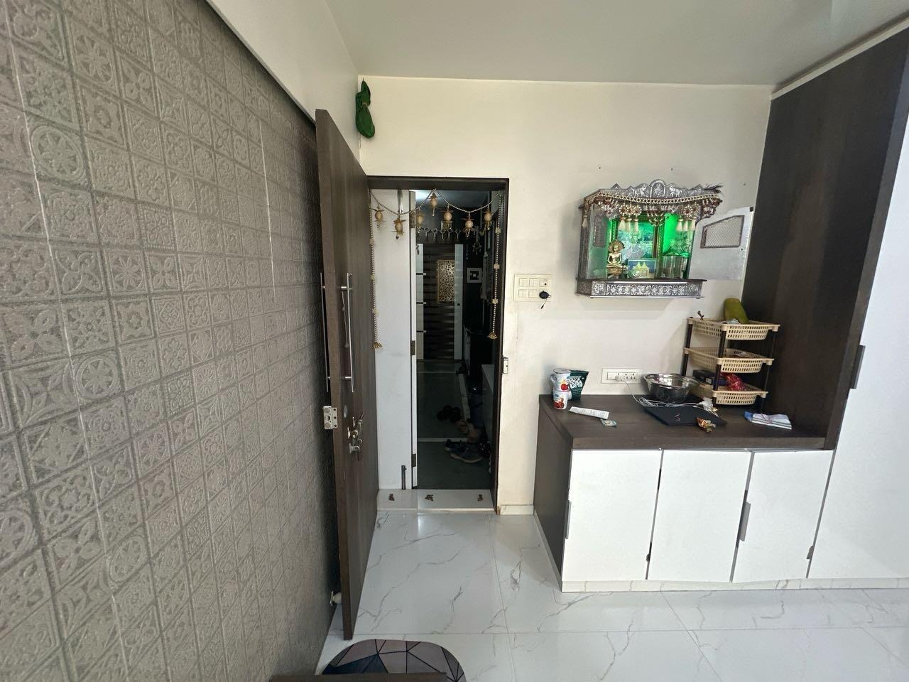 1 BHK + Servant Room Apartment For Rent in Azad Nagar, Andheri West