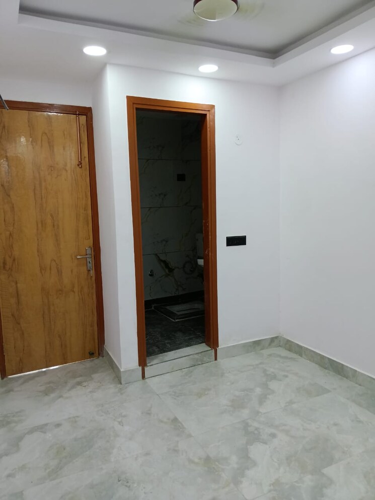 Room, govindpuri 3 Bedroom 900 Sq.Ft. Builder Floor In Govindpuri Delhi 9036698