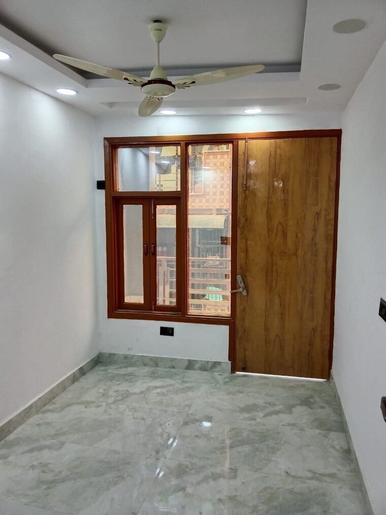 Room, govindpuri 3 Bedroom 900 Sq.Ft. Builder Floor In Govindpuri Delhi 9036698