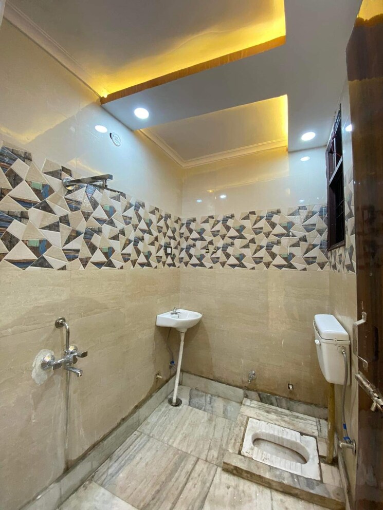 Bathroom, govindpuri 2 Bedroom 580 Sq.Ft. Builder Floor In Govindpuri Delhi 9036756