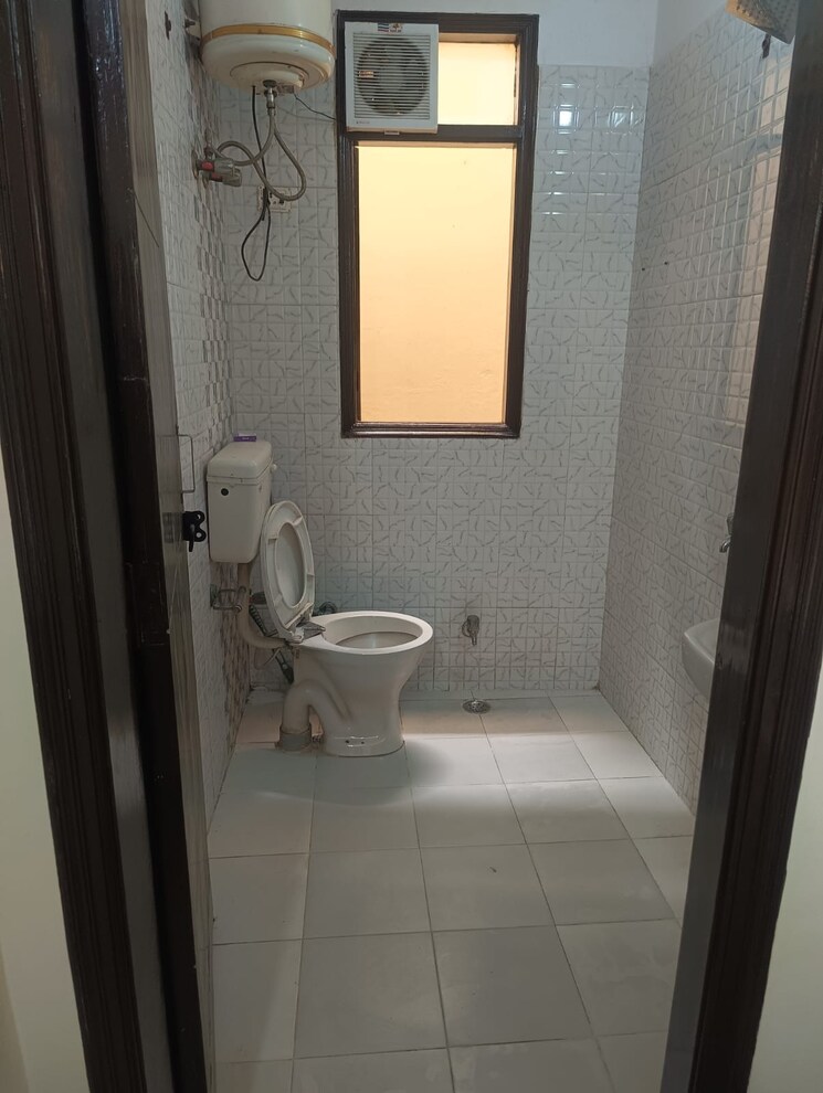 Bathroom, govindpuri 2 Bedroom 580 Sq.Ft. Builder Floor In Govindpuri Delhi 9036761