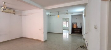 Room in  Office Space at Kadavanthra – for Rent