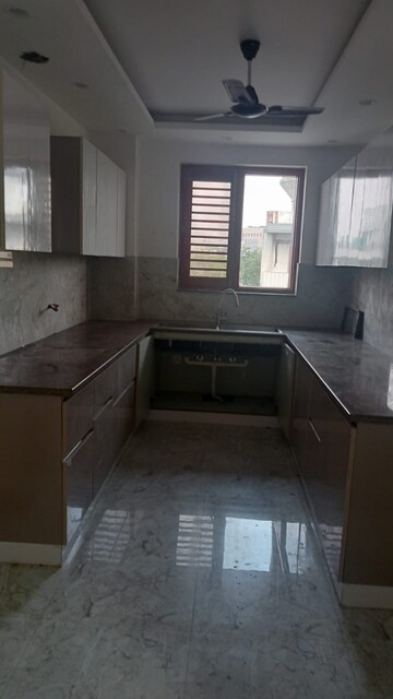 Kitchen in 3 BHK Builder Floor at Sector 14 – for Rent