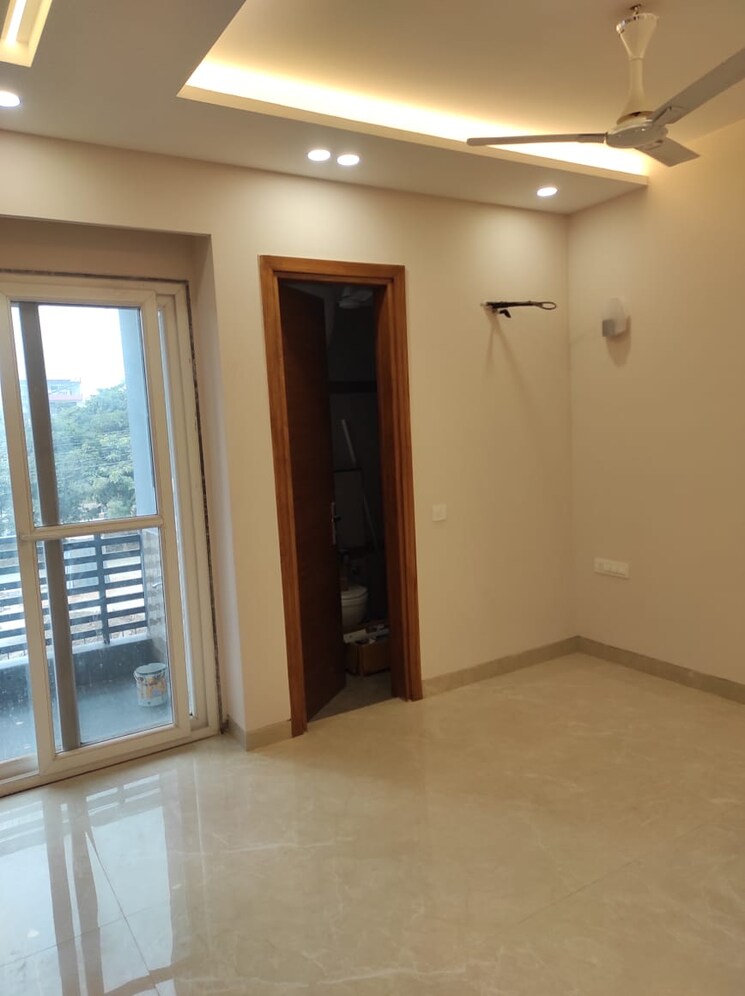 Room, sector 14 3 Bedroom 2000 Sq.Ft. Builder Floor In Sector 14 Gurgaon 9036766