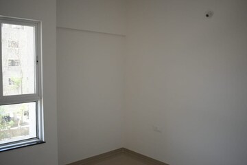 Room in 1 BHK Apartment at Godrej Horizon, Mohammadwadi – for Rent