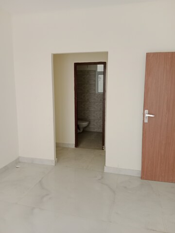 Room in 3 BHK Apartment at Ansals Sushant City – for Rent