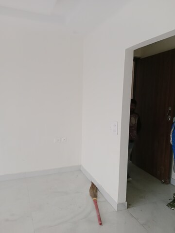 Room in 3 BHK Apartment at Ansals Sushant City – for Rent
