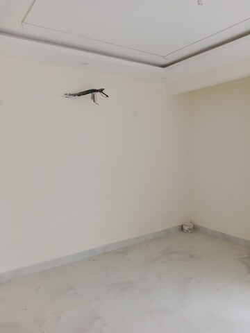 Room in 3 BHK Apartment at Ansals Sushant City – for Rent