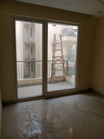 Room in 3 BHK Apartment at Ansals Sushant City – for Rent