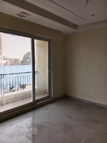 Room in 3 BHK Apartment at Ansals Sushant City – for Rent
