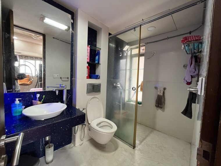 Bathroom, lodha-grandeur 3 Bedroom 1035 Sq.Ft. Apartment In Prabhadevi Mumbai 9036813