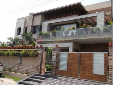 6+ BHK Independent House – Exterior View View at RWA Apartments Sector 39, Sector 39 - for Rent