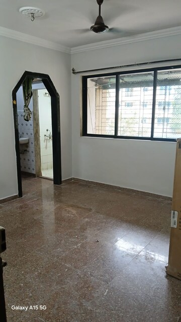 Room in 1 BHK Apartment at Tapovan CHS, Goregaon East – for Rent