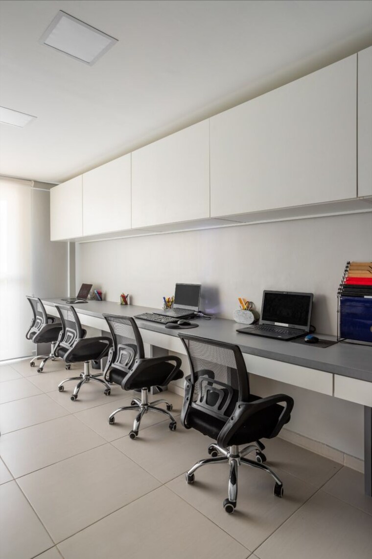 Team Area, alphathum Commercial Office Space 500 Sq.Ft. In Sector 90 Noida 9036856