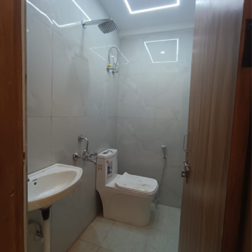 Bathroom in 1 BHK Builder Floor at Khirki Extension – for Rent