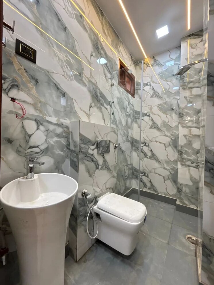 Bathroom, dwarka mor 2.5 Bedroom 850 Sq.Ft. Builder Floor In Dwarka Mor Delhi 9036869