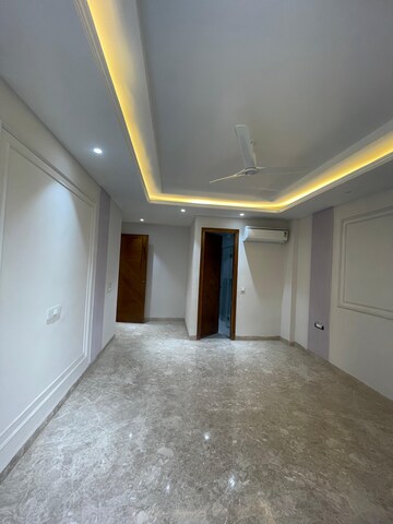 Room in 3 BHK Apartment at Ireo City Plots, Sector 60 – for Rent