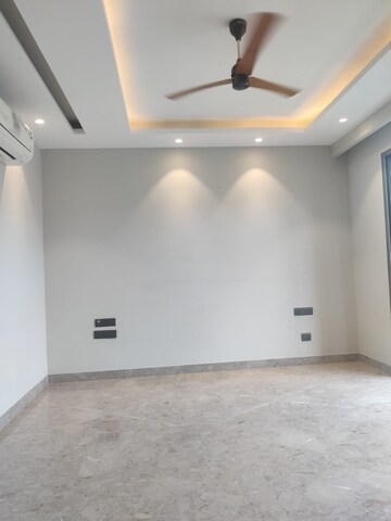 Room in 3 BHK Apartment at Ireo City IF, Sector 60 – for Rent