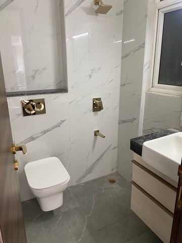 Bathroom in 3 BHK Builder Floor at Smart World Orchard, Sector 61 – for Rent