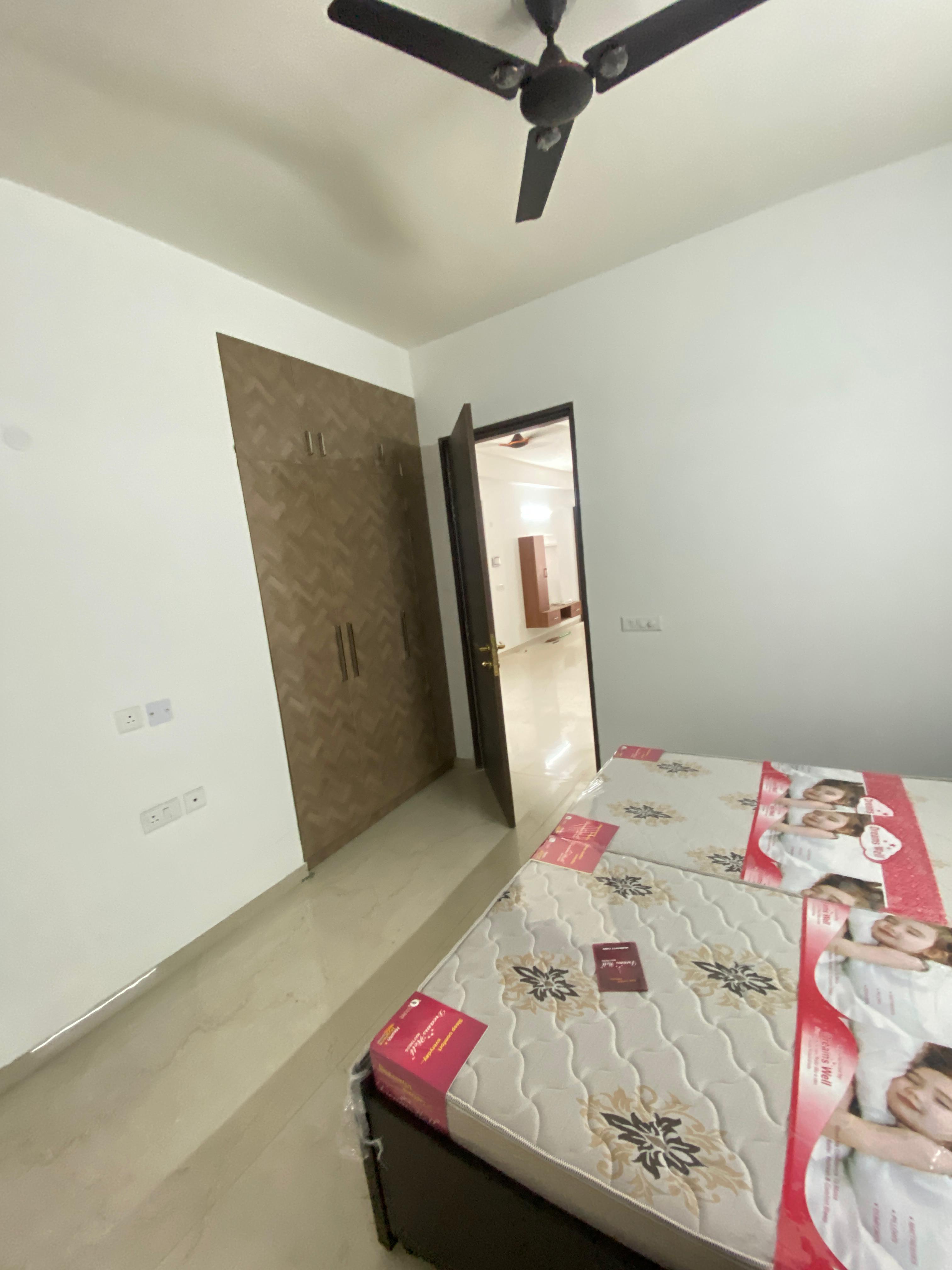 Furnished Amenities in 3 BHK Builder Floor at Smart World Orchard, Sector 61 – for Rent