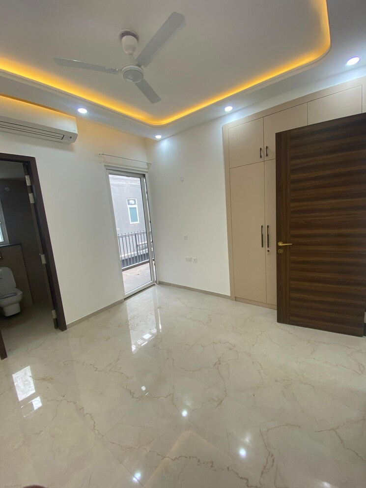 Room, smart-world-orchard 3 Bedroom 180 Sq.Yd. Builder Floor In Sector 61 Gurgaon 9036977