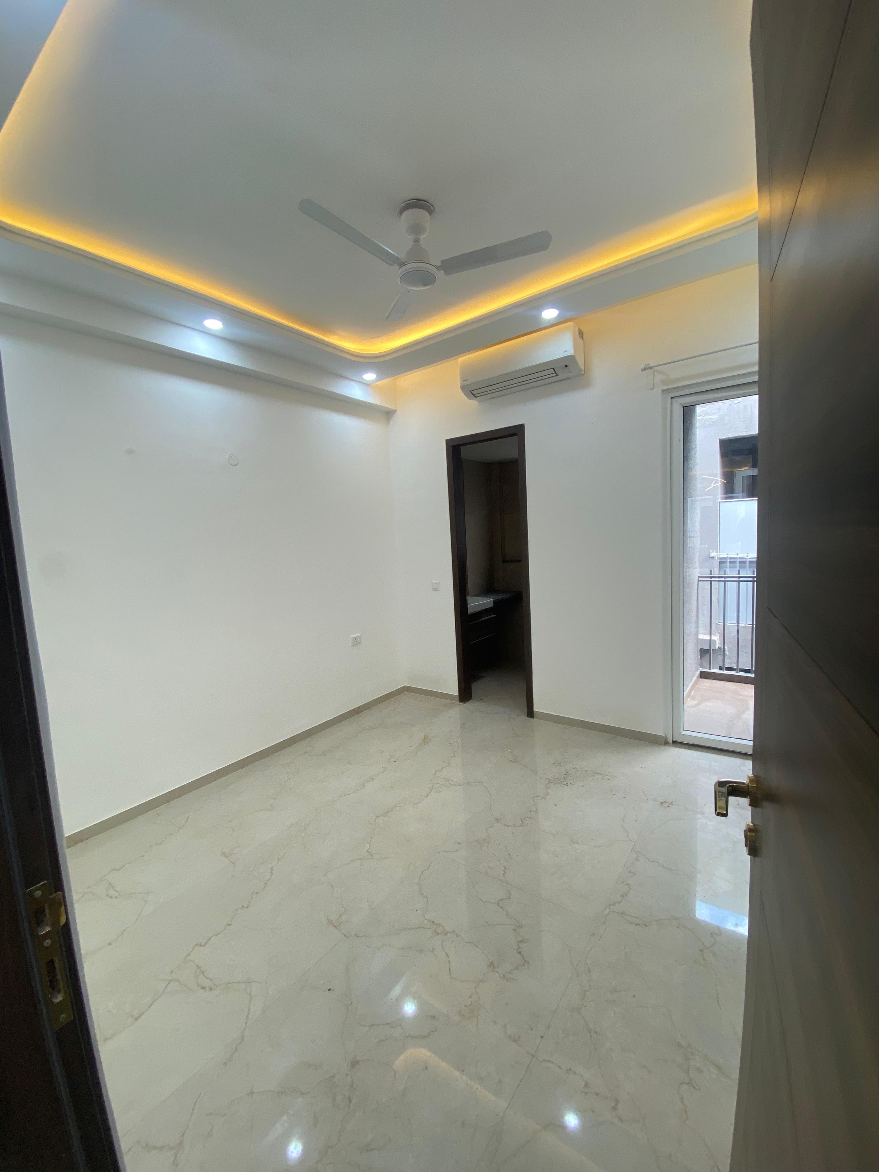 3 BHK + Servant Room Builder Floor For Rent in Smart World Orchard