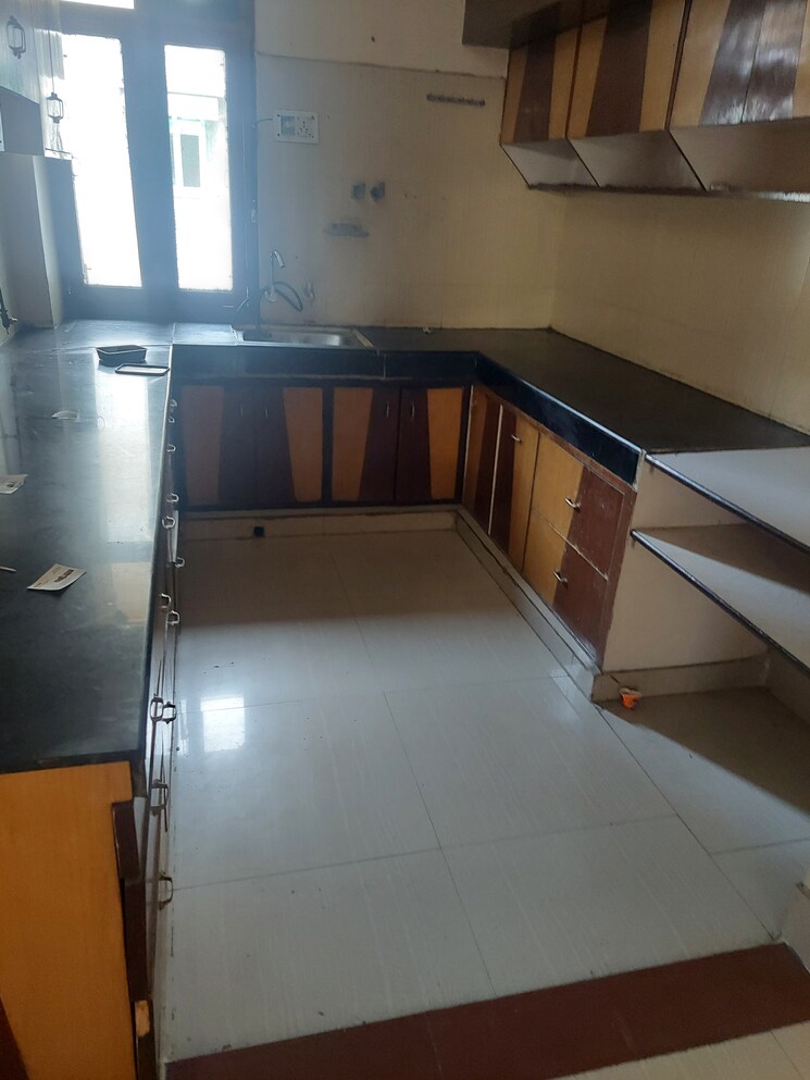 Kitchen, ip extension 4 Bedroom 1400 Sq.Ft. Apartment In Ip Extension Delhi 9036999