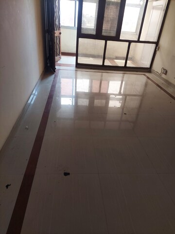 Room in 4 BHK Apartment at Ip Extension – for Rent