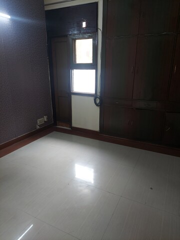Room in 4 BHK Apartment at Ip Extension – for Rent