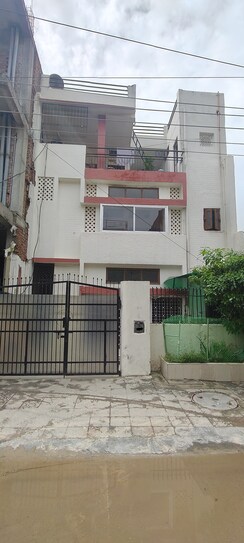 3 BHK + Pooja Room,Study Room,Extra Room Independent House For Sale in Sector 15A