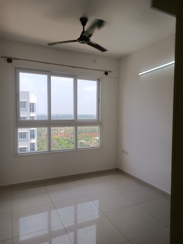 Room in 2 BHK Apartment at Godrej Aqua, International Airport Road – for Rent