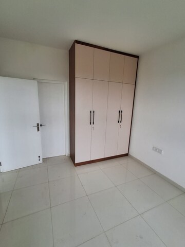 Room in 3 BHK Apartment at Godrej Aqua, International Airport Road – for Rent