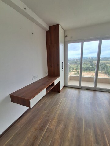 Room in 3 BHK Apartment at Godrej Aqua, International Airport Road – for Rent
